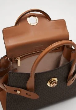 MICHAEL Michael Kors Damen CARMEN FLAP BELTED SATCHEL - Handtasche - Brown/acorn -Michael Kors Verkäufe 01e0c61cffd749e3a8869bf001a1e8c9