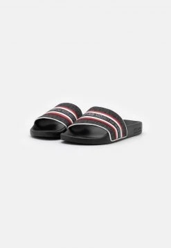MICHAEL Michael Kors Damen GIMORE SLIDE - Pantolette Flach - Black/crimson -Michael Kors Verkäufe 0d1092e1ad4743dc9c86627a60cbcd9c