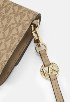MICHAEL Michael Kors Damen JET SET CHARM FLAP WRISTLET - Geldbörse - Camel -Michael Kors Verkäufe 13f87563b5364548b918c7f9f3e91c84