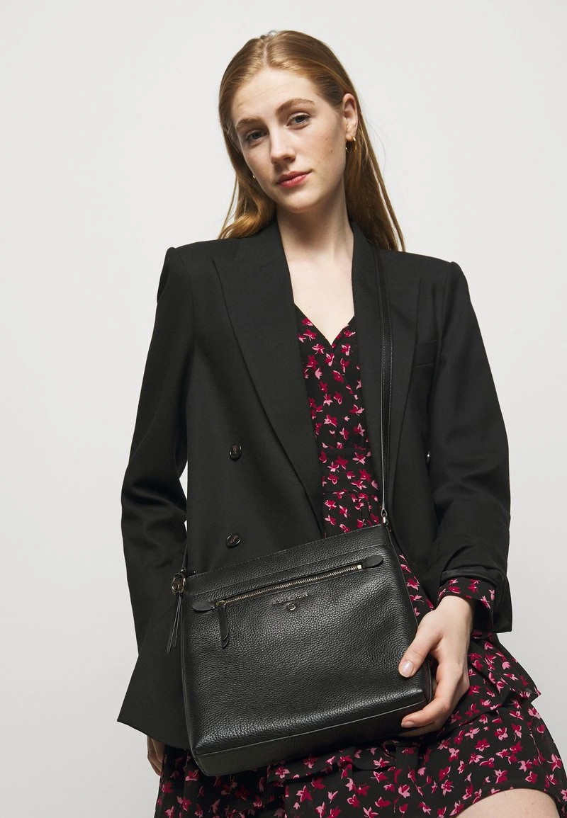 MICHAEL Michael Kors Damen JET SET CHARM FLAT XBODY - Umhängetasche - Black 3 MICHAEL Michael Kors Damen JET SET CHARM FLAT XBODY - Umhängetasche - Black