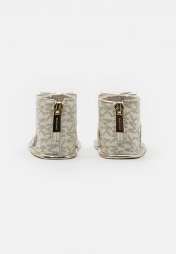 MICHAEL Michael Kors Kinder BABY TILLY - Riemensandalette - Vanilla -Michael Kors Verkäufe 1b3b7a8ec5aa4cc9909b331f7fa60e8b