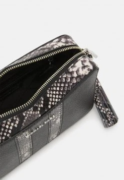 MICHAEL Michael Kors Damen JET CAMERA BAG - Umhängetasche - Black/white -Michael Kors Verkäufe 1b5b026513ba47cf9de55d1a1bd63551