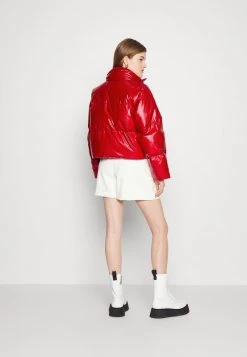 MICHAEL Michael Kors Damen CROPPED METALLIC PUFFER - Winterjacke - Crimson 11 MICHAEL Michael Kors Damen CROPPED METALLIC PUFFER - Winterjacke - Crimson -Michael Kors Verkäufe 1bb278c746a048f39b4c952099d01d2c