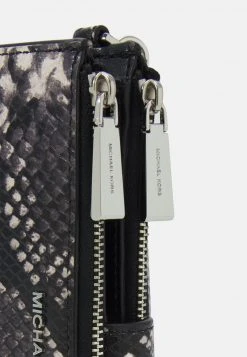 MICHAEL Michael Kors Damen JET SET WRISTLET - Geldbörse - Black/white 9 MICHAEL Michael Kors Damen JET SET WRISTLET - Geldbörse - Black/white -Michael Kors Verkäufe 1e0f629450f5417aa41fe17659800ff9