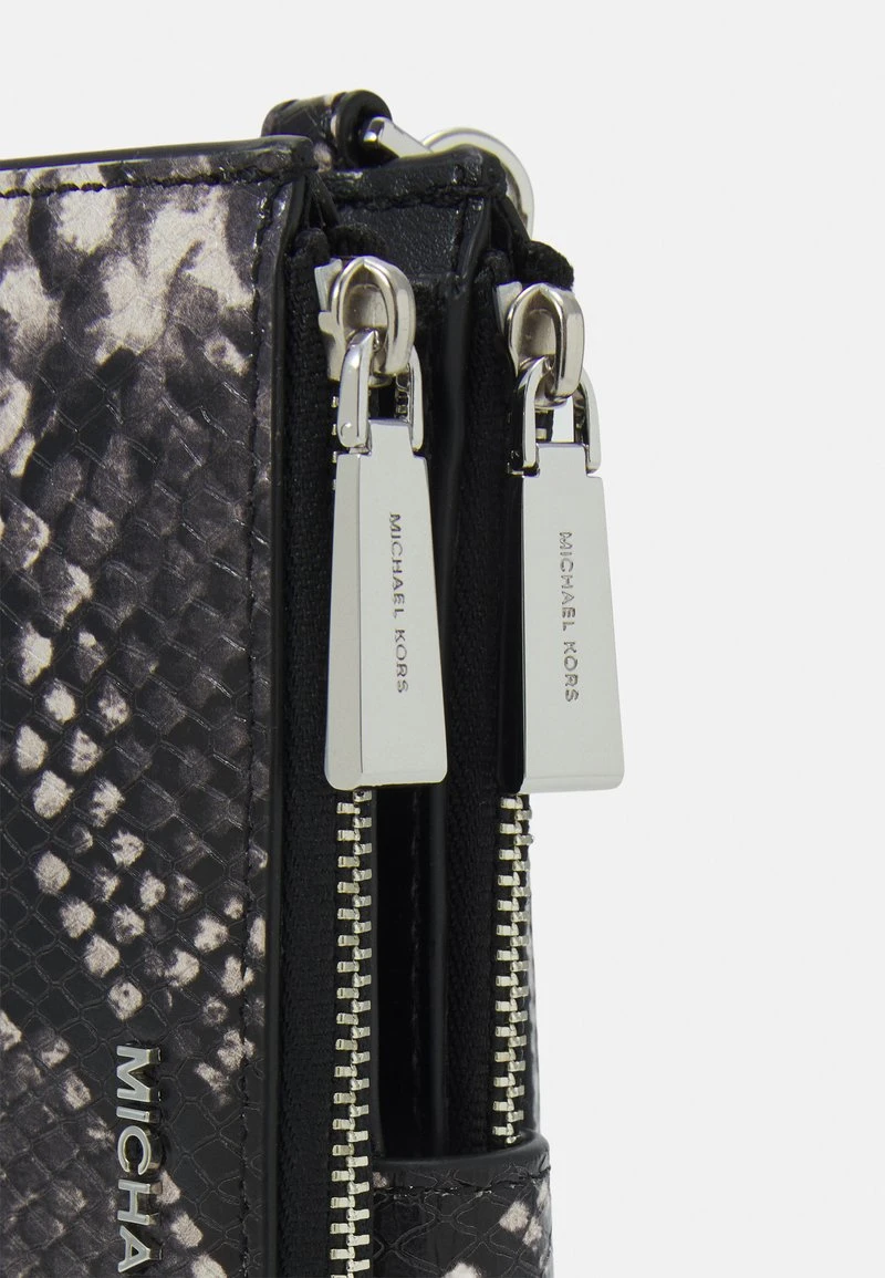 MICHAEL Michael Kors Damen JET SET WRISTLET - Geldbörse - Black/white 6 MICHAEL Michael Kors Damen JET SET WRISTLET - Geldbörse - Black/white – Bild 4