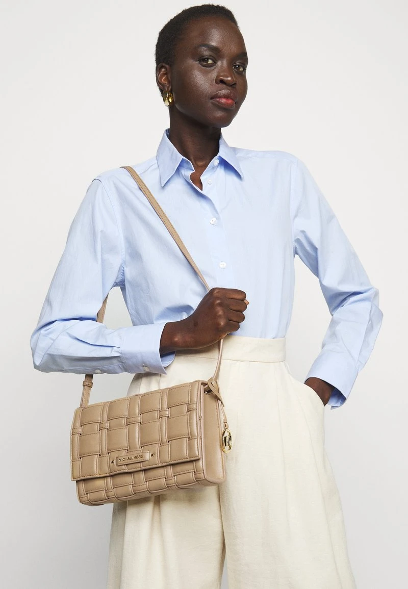 MICHAEL Michael Kors Damen IVY XBODY - Umhängetasche - Camel 4 MICHAEL Michael Kors Damen IVY XBODY - Umhängetasche - Camel – Bild 2