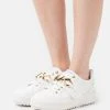 MICHAEL Michael Kors Damen EMMETT STRAP LACE UP - Sneaker Low - Optic White -Michael Kors Verkäufe 24f037a42d1a482490797b9c442f2e3c