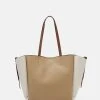 MICHAEL Michael Kors Damen FREYA OPEN TOTE - Handtasche - Camel Multi 1 MICHAEL Michael Kors Damen FREYA OPEN TOTE - Handtasche - Camel Multi -Michael Kors Verkäufe 2d2e5ad6c39e452d8ad6aca7555f54e1