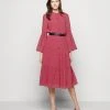 MICHAEL Michael Kors Damen PRINTED BELTED SHIFT DRESS - Blusenkleid - Crimson -Michael Kors Verkäufe 33f1f603a90649f0832c12976e83c80a
