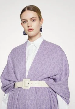 MICHAEL Michael Kors Damen BOLD INTARSIA PONCHO - Cape - Lavender Mist 11 MICHAEL Michael Kors Damen BOLD INTARSIA PONCHO - Cape - Lavender Mist -Michael Kors Verkäufe 3790d015d5d64104b62f488a3999e213