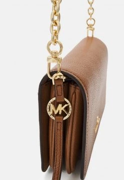 MICHAEL Michael Kors Damen JET CHARM ACCORDIAN FLAP - Umhängetasche - Brown 11 MICHAEL Michael Kors Damen JET CHARM ACCORDIAN FLAP - Umhängetasche - Brown -Michael Kors Verkäufe 3d06be26043648829417d13ed4a6c41f