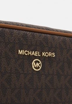 MICHAEL Michael Kors Damen JET SET CHARM ZIP TRAVEL POUCH - Umhängetasche - Brown/acorn -Michael Kors Verkäufe 4617bcd1ce33476cbcd592c0fb88fa14