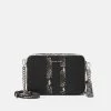 MICHAEL Michael Kors Damen JET CAMERA BAG - Umhängetasche - Black/white -Michael Kors Verkäufe 578f92652a3c4c8f9f07245aa80af52c