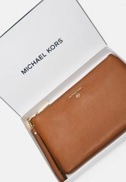 MICHAEL Michael Kors Damen JET CHARM WRISTLET - Clutch - Luggage -Michael Kors Verkäufe 57a1d596a1854ae4a734f6a88312a962