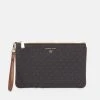 MICHAEL Michael Kors Damen JET CHARM WRISTLET - Clutch - Brown