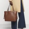 MICHAEL Michael Kors Damen VOYAGER TOTE - Handtasche - Luggage