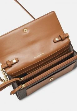 MICHAEL Michael Kors Damen JET SET CHARM - Clutch - Acorn -Michael Kors Verkäufe 6388c931f81f4b59bc876199e7bbb8cb