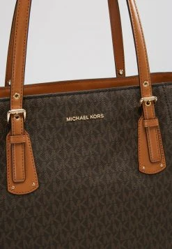 MICHAEL Michael Kors Damen VOYAGER SIGNATURE TOTE - Handtasche - Brown -Michael Kors Verkäufe 6c62b62ce5fd48bba40e2aabd68f640e