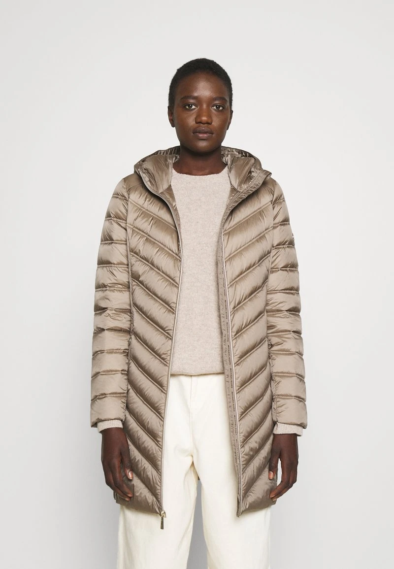 MICHAEL Michael Kors Damen LONG PACKABLE PUFFER - Daunenmantel - Taupe 3 MICHAEL Michael Kors Damen LONG PACKABLE PUFFER - Daunenmantel - Taupe