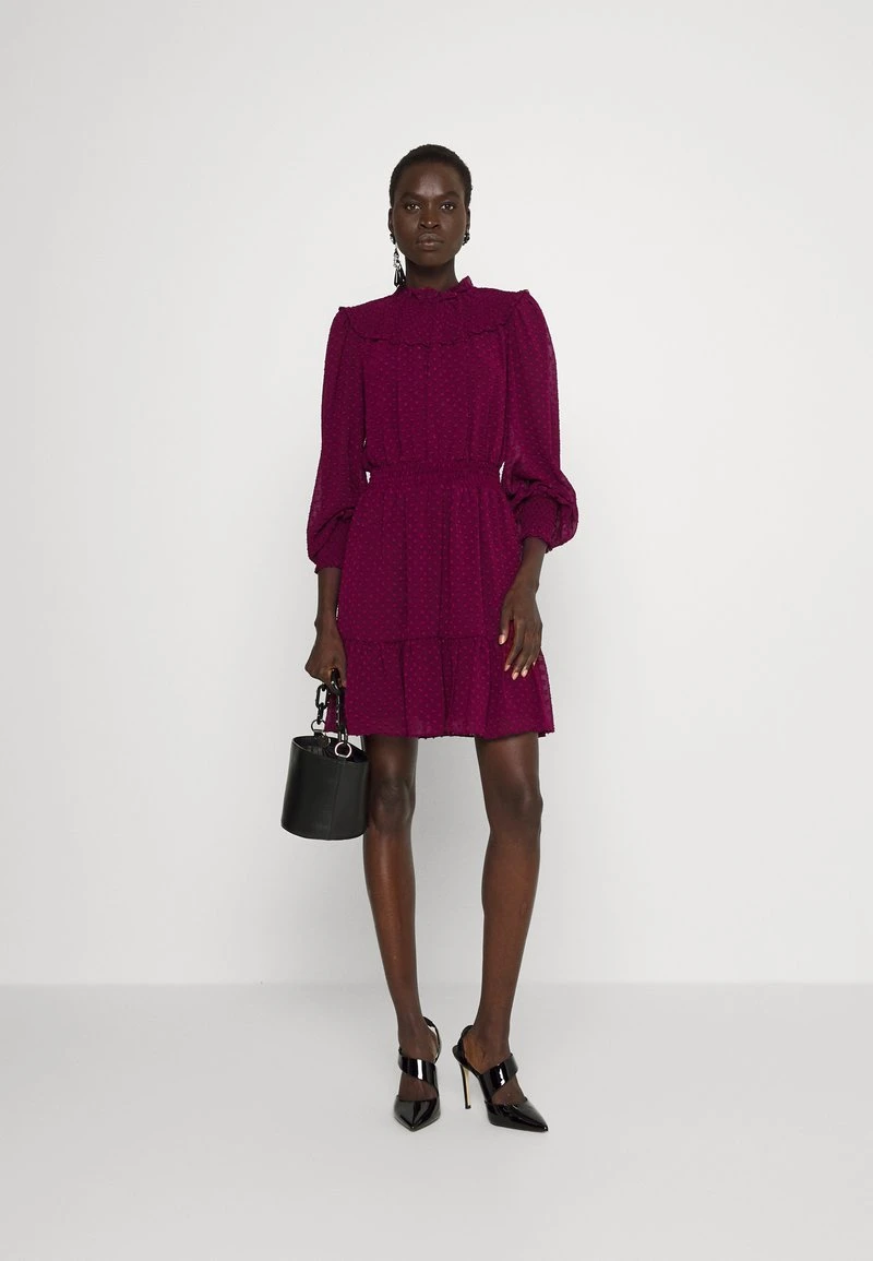 MICHAEL Michael Kors Damen CLIP SMOCKED DRESS - Freizeitkleid - Dark Ruby 4 MICHAEL Michael Kors Damen CLIP SMOCKED DRESS - Freizeitkleid - Dark Ruby – Bild 2