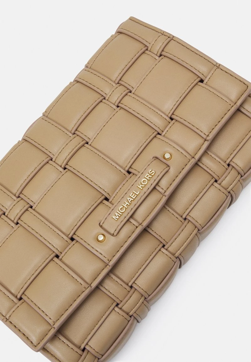 MICHAEL Michael Kors Damen IVY XBODY - Umhängetasche - Camel 10 MICHAEL Michael Kors Damen IVY XBODY - Umhängetasche - Camel – Bild 8