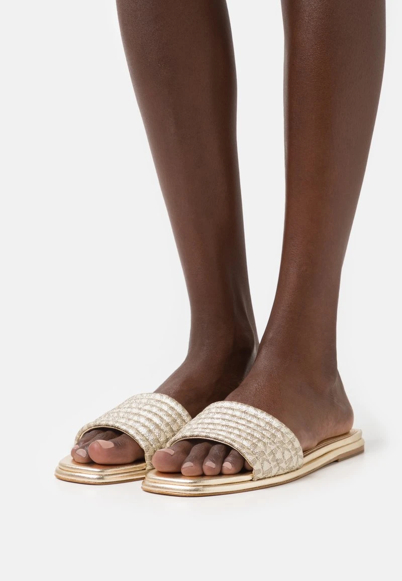 MICHAEL Michael Kors Damen SADLER SLIDE - Pantolette Flach - Pale Gold 3 MICHAEL Michael Kors Damen SADLER SLIDE - Pantolette Flach - Pale Gold