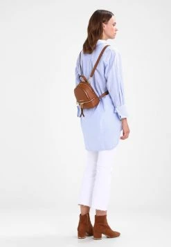 MICHAEL Michael Kors Damen RHEA ZIP XS BACKPACK - Tagesrucksack - Tan -Michael Kors Verkäufe 828bf301ae1747ab92bb1c292a972330