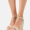 MICHAEL Michael Kors Damen KIMBERLY WEDGE - High Heel Sandalette - Pale Gold -Michael Kors Verkäufe 8b344f49ddd342bf9e22d99ae463c90f