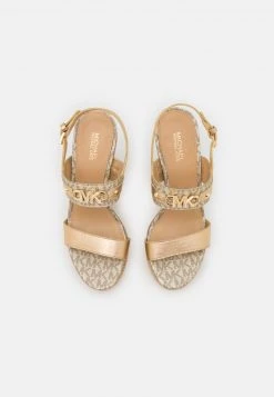 MICHAEL Michael Kors Damen FARRAH WEDGE - Plateausandalette - Pale Gold 6 MICHAEL Michael Kors Damen FARRAH WEDGE - Plateausandalette - Pale Gold -Michael Kors Verkäufe 9282b044cf744a32a0d9f5ab42617558