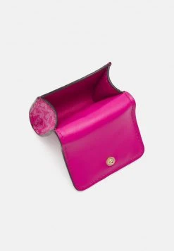 MICHAEL Michael Kors Damen TRAVEL ACCESSORIES CLIPCASE FOR AIRPODS - Sonstige Accessoires - Wild Berry 4 MICHAEL Michael Kors Damen TRAVEL ACCESSORIES CLIPCASE FOR AIRPODS - Sonstige Accessoires - Wild Berry -Michael Kors Verkäufe 94a39982887847208fef9a7c002c6f26