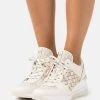 MICHAEL Michael Kors Damen GEORGIE TRAINER - Sneaker Low - Vanilla/cream 2 MICHAEL Michael Kors Damen GEORGIE TRAINER - Sneaker Low - Vanilla/cream -Michael Kors Verkäufe 9b000bdfe8fa4366bfd602cb23b0b913