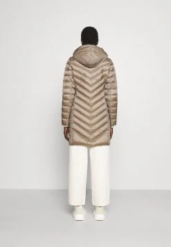 MICHAEL Michael Kors Damen LONG PACKABLE PUFFER - Daunenmantel - Taupe 9 MICHAEL Michael Kors Damen LONG PACKABLE PUFFER - Daunenmantel - Taupe -Michael Kors Verkäufe 9d7f2537acac4e438ca50ba18583d2e5