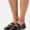 MICHAEL Michael Kors Damen IZZY LOAFER - Slipper - Black 1 MICHAEL Michael Kors Damen IZZY LOAFER - Slipper - Black -Michael Kors Verkäufe a57dd390bc8142bd93940721d6e53b26