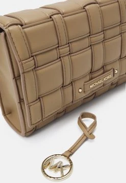MICHAEL Michael Kors Damen IVY XBODY - Umhängetasche - Camel 15 MICHAEL Michael Kors Damen IVY XBODY - Umhängetasche - Camel -Michael Kors Verkäufe ad808cab18f94151a7328fa763d2aac1