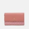 MICHAEL Michael Kors Damen JET SET CHARM FLAP WRISTLET - Geldbörse - Rose