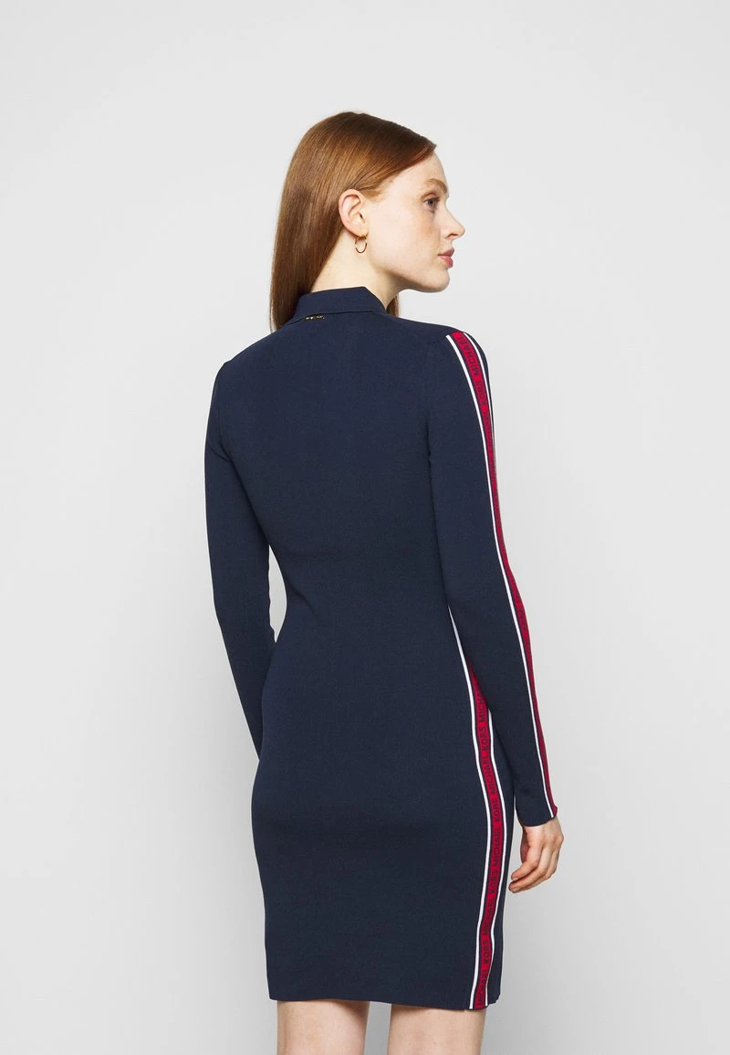 MICHAEL Michael Kors Damen LOGO TAPE SPLIT HEM DRESS - Etuikleid - Midnightblue 5 MICHAEL Michael Kors Damen LOGO TAPE SPLIT HEM DRESS - Etuikleid - Midnightblue – Bild 3