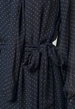 MICHAEL Michael Kors Damen PERFECTION DOTS DRESS - Maxikleid - Dark Blue 14 MICHAEL Michael Kors Damen PERFECTION DOTS DRESS - Maxikleid - Dark Blue -Michael Kors Verkäufe c1a6fb0aba304c27a5a2b1ef371987e0