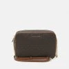 MICHAEL Michael Kors Damen JET SET CROSSBODY - Umhängetasche - Brown -Michael Kors Verkäufe c3b46f1254f348a4b2cdbc43eed40fb4
