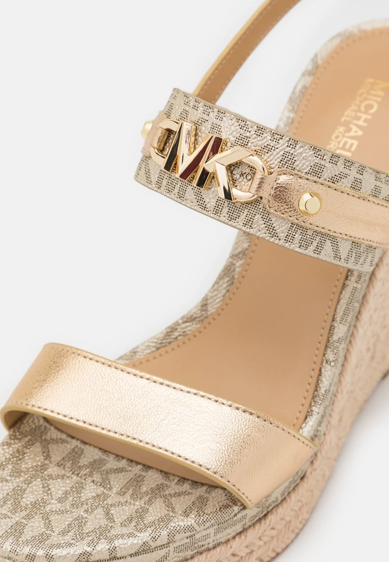 FARRAH WEDGE - Plateausandalette - pale gold MICHAEL Michael Kors Damen FARRAH WEDGE - Plateausandalette - Pale Gold -Michael Kors Verkäufe c6272490436c4ea8afa56a7c12d67281