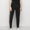MICHAEL Michael Kors Damen LOGO TAPE JOGGER - Jogginghose - Black -Michael Kors Verkäufe cf3aae6e9b5a48efbc404f337007cf2b