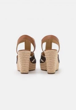 MICHAEL Michael Kors Damen BERKLEY WEDGE - Plateausandalette - Brown/acorn -Michael Kors Verkäufe da8c013b401a464587cbd4bffd8fc716