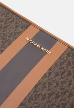 MICHAEL Michael Kors Damen JET SET CASE - Notebooktasche - Brown/acorn -Michael Kors Verkäufe e1bd656946654fa5b7791a28d63bc348