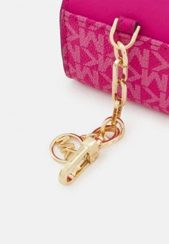 MICHAEL Michael Kors Damen TRAVEL ACCESSORIES CLIPCASE FOR AIRPODS - Sonstige Accessoires - Wild Berry 6 MICHAEL Michael Kors Damen TRAVEL ACCESSORIES CLIPCASE FOR AIRPODS - Sonstige Accessoires - Wild Berry -Michael Kors Verkäufe e274738301f140ff91b92a515f51c700