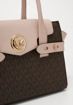 MICHAEL Michael Kors Damen CARMEN FLAP SATCHEL SEMI LUX - Handtasche - Brown/softpink -Michael Kors Verkäufe e4c92837652149fea3c8ca9b6a1bd33c