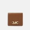 MICHAEL Michael Kors Damen IZZY BILLFOLD - Geldbörse - Luggage