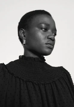 MICHAEL Michael Kors Damen SWISS DOT SMOCKED DRESS - Freizeitkleid - Black 11 MICHAEL Michael Kors Damen SWISS DOT SMOCKED DRESS - Freizeitkleid - Black -Michael Kors Verkäufe fbc7eaa221f94f2d918a7781a06f270d