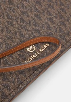 MICHAEL Michael Kors Damen JET SET CHARM ACCORDIAN FLAP XBODY - Umhängetasche - Brown 11 MICHAEL Michael Kors Damen JET SET CHARM ACCORDIAN FLAP XBODY - Umhängetasche - Brown -Michael Kors Verkäufe ff05bb559692476888d568f39fc3539b